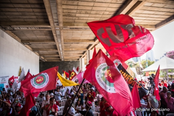 Plenária de lançamento da Frente Brasil Popular aprova dia de lutas e conclama unidade dos movimentos